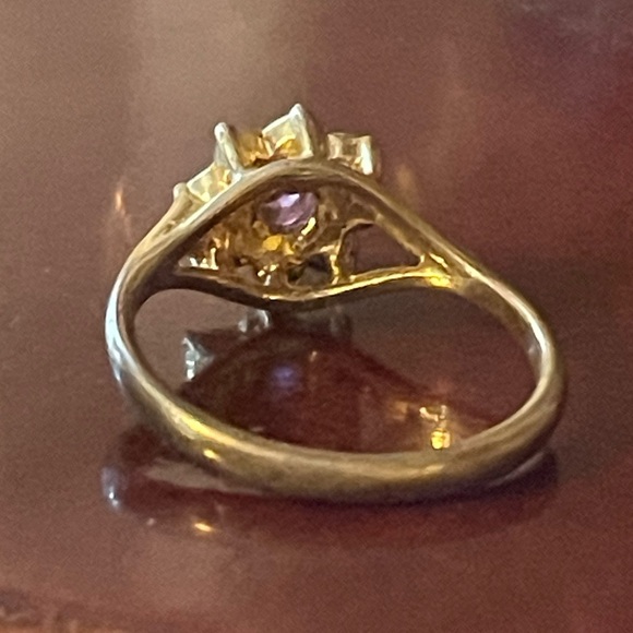 Gold Flower Ring Size 4 - Picture 2 of 4